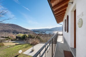 Property grounds - Apartment 'Sole' with Lake View, Shared Pool and Wi-Fi (Pettenasco)