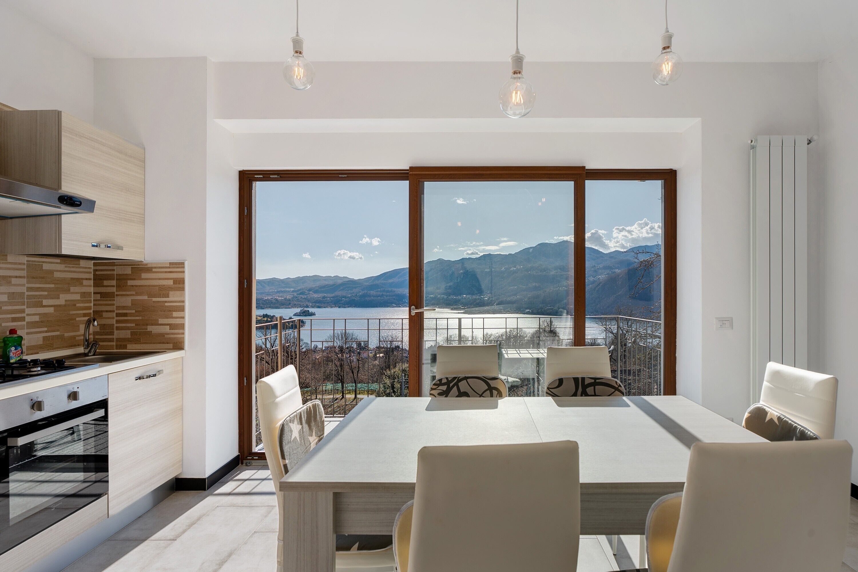 雪櫃、爐具、高腳椅、廚房用具/餐具/器皿