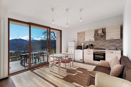 Apartment 'Luna' with Lake View, Shared Pool and Wi-Fi