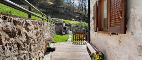 المنطقة المحيطة بالمنشأة