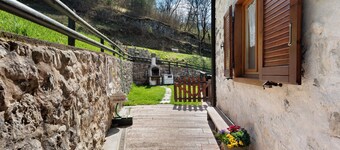 Ca della Melania Stone House with Garden, Pool, and Barbecue
