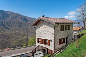 Exterior - Ca della Melania Stone House with Garden, Pool, and Barbecue (Folgaria)