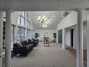 Interior - Crystal Wave Retreat, Berlin Ohio
Hot tub and pool (Millersburg)