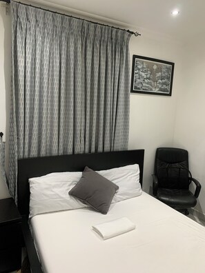 2 chambres, fer et planche à repasser, Wi-Fi, draps fournis