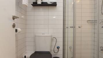 Studio | Bathroom