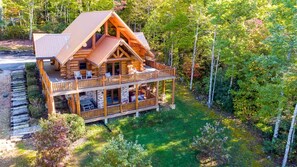 Exterior - Cozy Log Cabin Retreat, Sleeps 10・Hot Tub・Firepit (Sevierville)