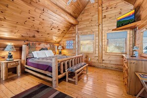 3 bedrooms, iron/ironing board, WiFi, bed sheets - Cozy Log Cabin Retreat, Sleeps 10・Hot Tub・Firepit (Sevierville)
