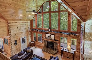 TV, fireplace, DVD player, offices - Arrowhead Cabin, Sleeps 18・Hot Tub・Grill・Game Loft (Gatlinburg)