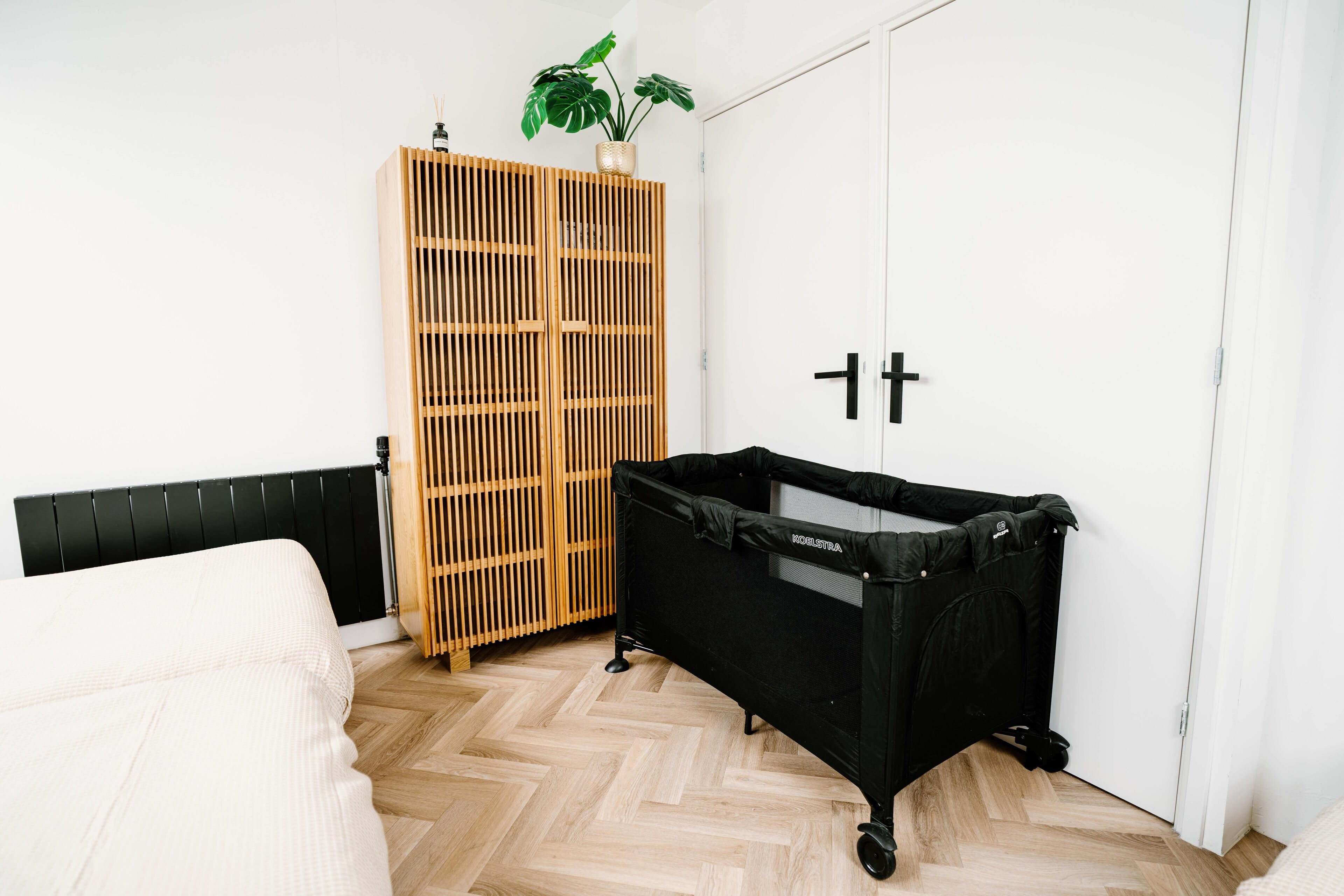 1 soverom, safe på rommet, skrivebord og strykejern/-brett