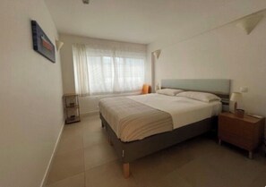 2 chambres, fer et planche à repasser, accès au Wi-Fi (inclus)