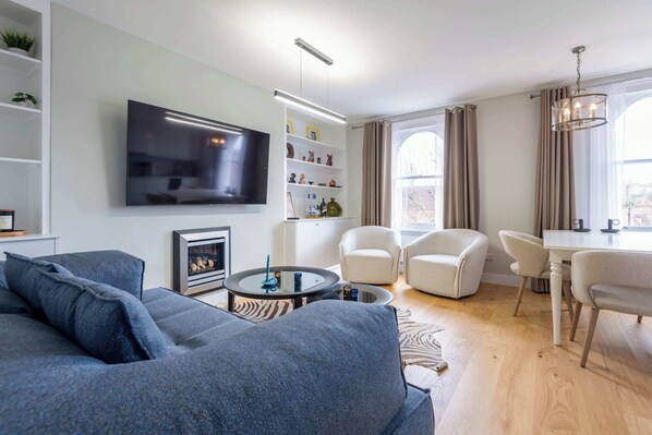 Televisión y oficina 