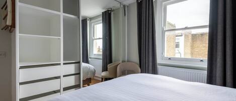 1 bedroom, desk, iron/ironing board, WiFi