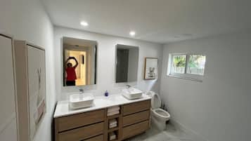 Shower, towels