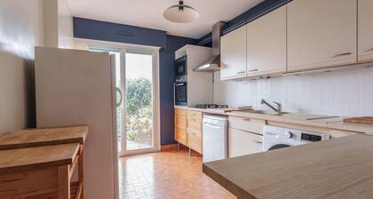 Family house with garden and terrace near Lake Joué, sleeps 8 / 4 bedrooms