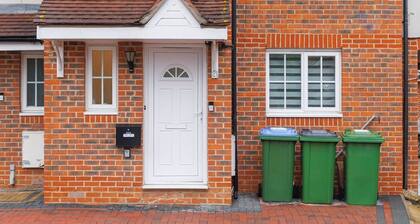 The Cozy Nook 3 Bedroom House & Free parking