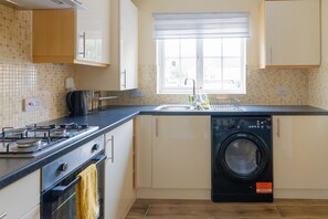 Micro-ondes, four, plaque de cuisson