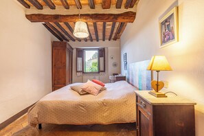 2 dormitorios, tabla de planchar con plancha, wifi gratis y ropa de cama