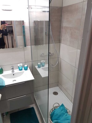 Shower, hair dryer, towels, soap