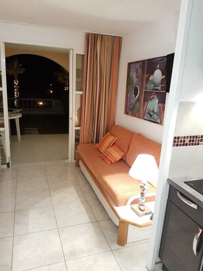 Living area - 2-room apartment with sea view and 5 swimming pools in SAINT RAPHAEL FREJUS CAP ESTEREL AGAY (Saint-Raphaël)