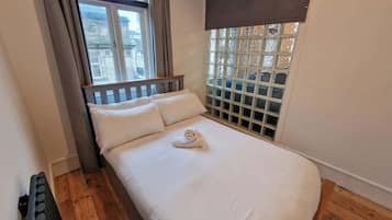 2 bedrooms, desk, iron/ironing board, travel crib