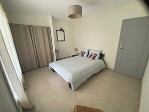 3 dormitorios, tabla de planchar con plancha, cuna de viaje y wifi