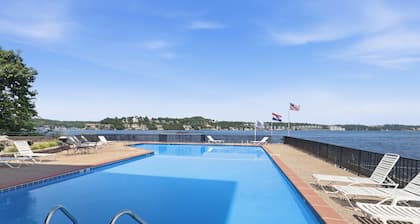 100% Renovated | Lakefront | Pool | Elevator |