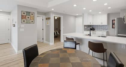 100% Renovated | Lakefront | Pool | Elevator |