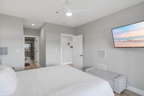 3 bedrooms, iron/ironing board, WiFi, bed sheets