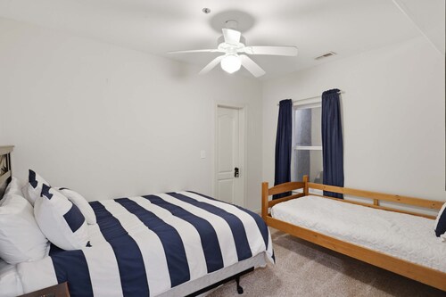 100% Renovated | Lakefront | Pool | Elevator |