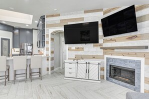 Interior - Community Pool & Courts: Missouri City Gem w/ Yard (Missouri City)