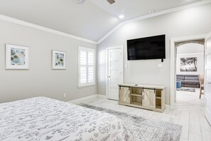 Interior - Community Pool & Courts: Missouri City Gem w/ Yard (Missouri City)