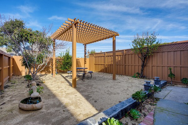 Walk To Crab Cove Beach: Alameda Home W/ Game Room - Oakland, CA
