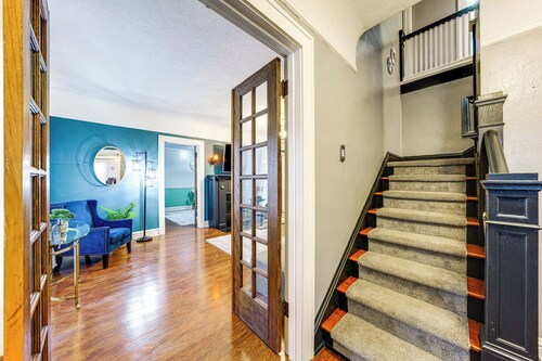 2 Mi to Dtwn: Spacious Apartment in Joliet