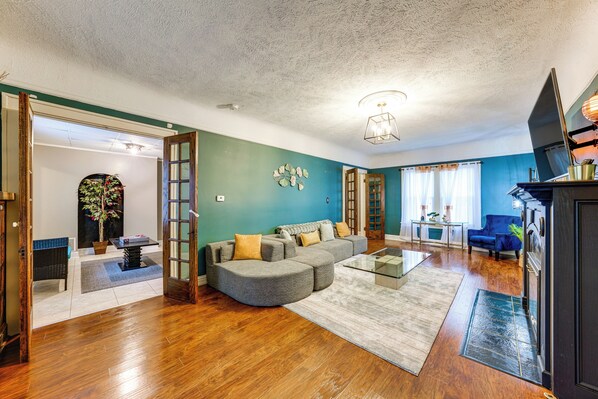 Apartment (4 Bedrooms) | Interior - 2 Mi to Dtwn: Spacious Apartment in Joliet (Joliet)