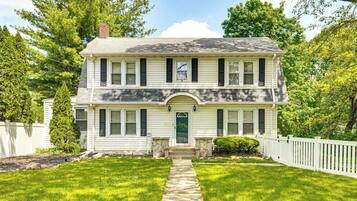 Apartment (4 Bedrooms) | Front of property