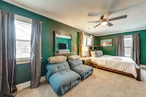 Apartment (4 Bedrooms) | Interior - 2 Mi to Dtwn: Spacious Apartment in Joliet (Joliet)