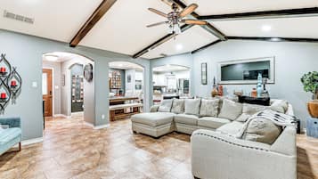 House (3 Bedrooms) | Interior