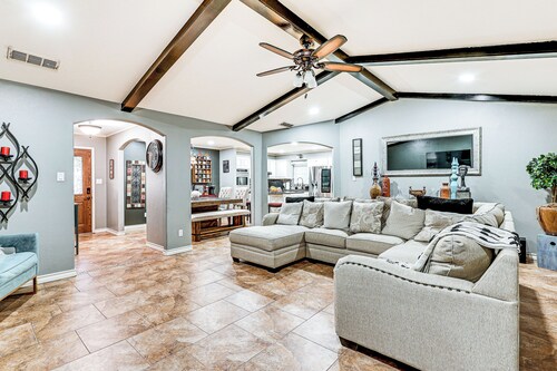 3 Mi to Downtown Mcallen: Quiet Home w/ Pool