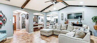 3 Mi to Downtown Mcallen: Quiet Home w/ Pool