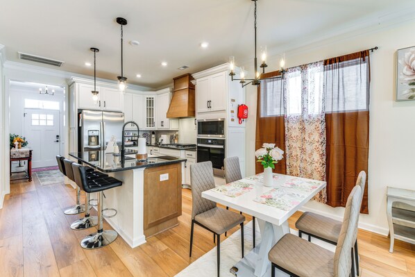 House (5 Bedrooms) | Interior - 12 Mi to Dtwn Richmond: Spacious Home w/ Deck! (Richmond)