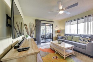 Apartment (2 Bedrooms) | Interior - 1 Mi to Coast: Myrtle Beach Condo w/ Balconies! (Myrtle Beach)