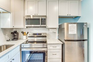 Apartment (2 Bedrooms) | Interior - Walk to Ocean: North Myrtle Beach Condo w/ Pool (North Myrtle Beach)