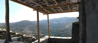 Apartment 'Alonaki Tinos Rental' with Mountain View, Wi-Fi and Air Conditioning