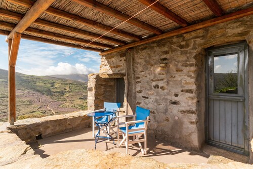 Apartment 'Alonaki Tinos Rental' with Mountain View, Wi-Fi and Air Conditioning