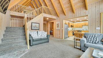 House (5 Bedrooms) | Interior