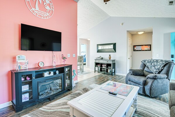 單棟房屋 (3 Bedrooms) | 客廳 | 電視、壁爐