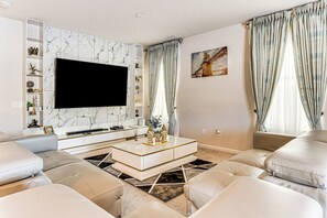 House (4 Bedrooms) | Front of property
