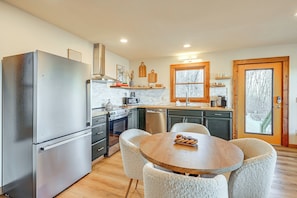 House (2 Bedrooms) | Interior