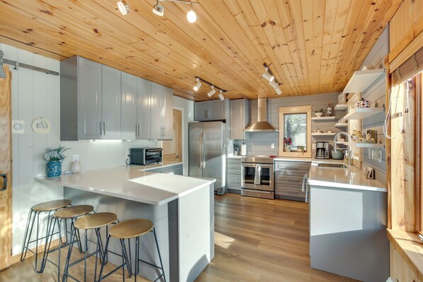 House (4 Bedrooms) | Interior