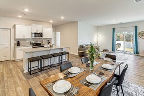 Interior - 3 Mi to Lake Hickory: Family Home w/ Fire Pit! (Hickory)